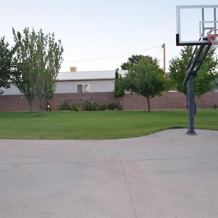Tacit Shadow Resort Paradise Deluxe Suite, Gym, Coffee Bar, Hot-Tub, Free Laundry, Food Available Parowan Exteriör bild