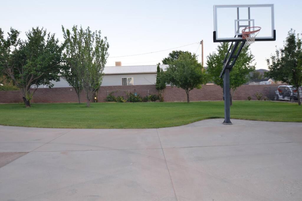 Tacit Shadow Resort Paradise Deluxe Suite, Gym, Coffee Bar, Hot-Tub, Free Laundry, Food Available Parowan Exteriör bild