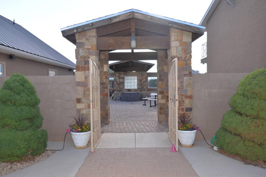 Tacit Shadow Resort Paradise Deluxe Suite, Gym, Coffee Bar, Hot-Tub, Free Laundry, Food Available Parowan Exteriör bild